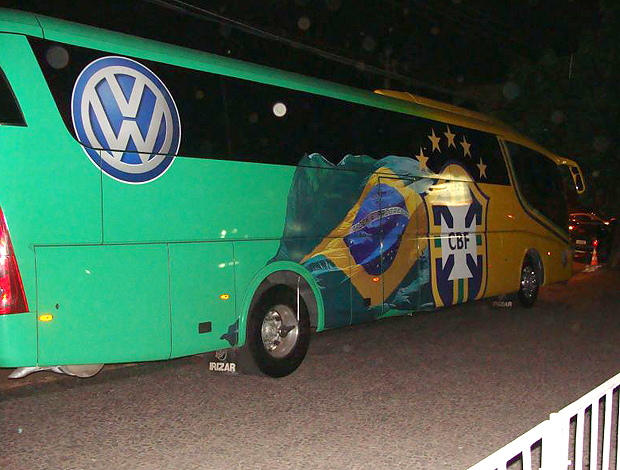 ônibus Seleção (Foto: Márcio Iannacca / Globoesporte.com)