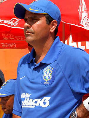 Alexandre Soares técnico brasil futebol de areia (Foto: CBBS / Divulgação)