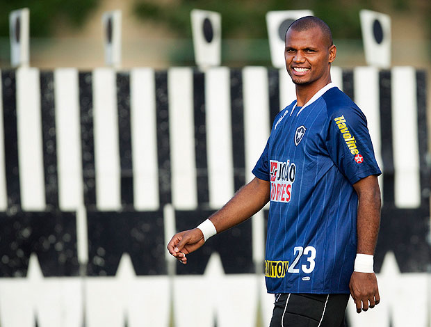 Jefferson no treino do Botafogo (Foto: Alexandre Cassiano / Agência O Globo)