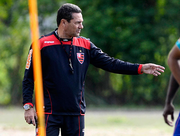 Vanderlei Luxemburgo no treino do Flamengo (Foto: Fábio Borges / VIPCOMM)