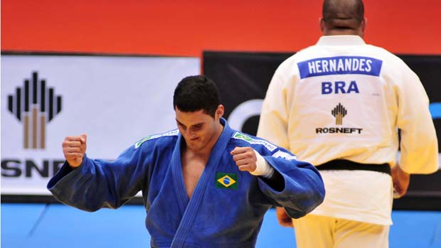 João Gabriel conquista o ouro no Grand Slam do Rio (Foto: Daniel Zappe/Fotocom.net)