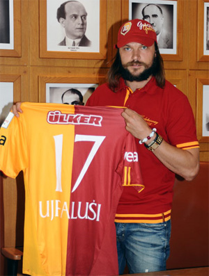 Ujfalusi Galatasaray (Foto: Divulgação/ Site oficial)