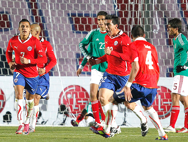 Esteban Paredes gol Chile (Foto: Reuters)