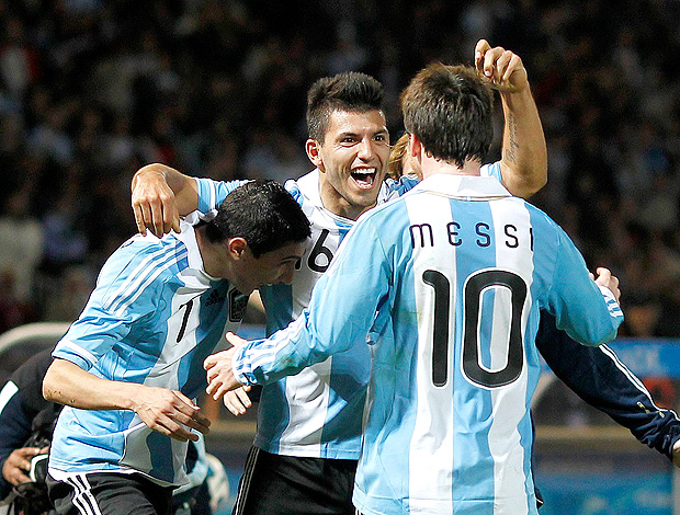 Aguero Messi gol Argentina (Foto: Reuters)