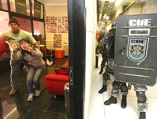 teste de segurança na Arena da Baixada para a Copa 2014 (Foto: Gazeta do Povo )