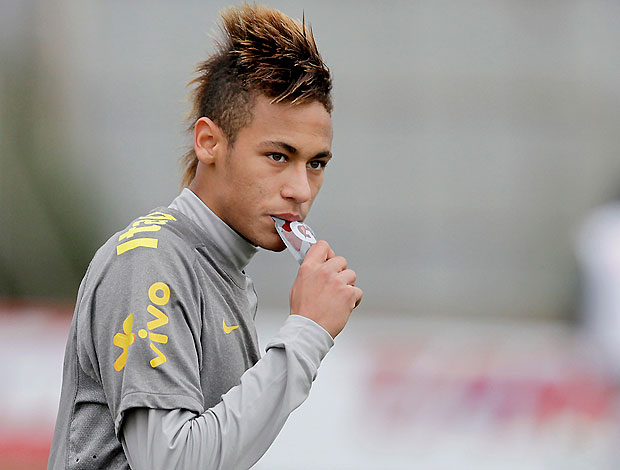 Neymar no treino da Seleção (Foto: Mowa Press)