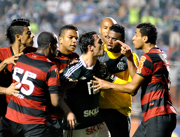 Kleber no jogo do Palmeiras contra o Flamengo durante confusão (Foto: Ag. Estado)