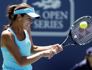 Ana Ivanovic tênis Stanford estreia (Foto: AP)