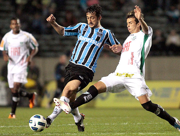 Douglas no jogo do Grêmio contra o América-MG (Foto: Neco Varella / Ag. Estado)
