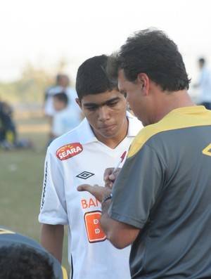 Gabriel e técnico (Foto: Cahê Mota / Globoesporte)