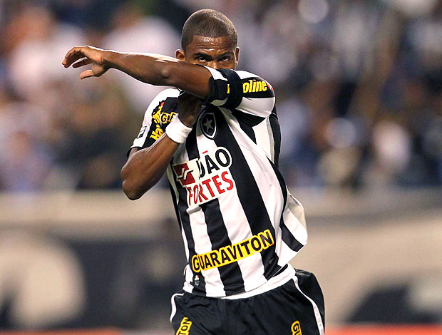 Maicosuel comemora gol do Botafogo (Foto: Marcelo Theobald / Ag. O Globo)