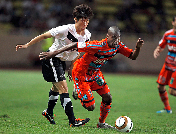 Park Ji-sung manchester United Chris Gadi Olympique de Marseille (Foto: Reuters)