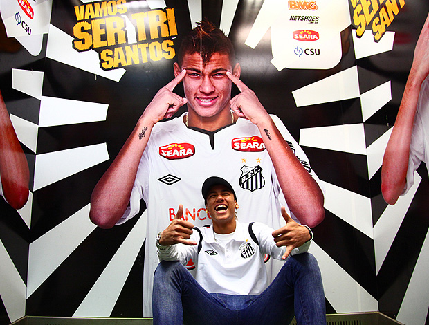 Neymar visita time sub-15 do Santos (Foto: Divulgação Santos FC)
