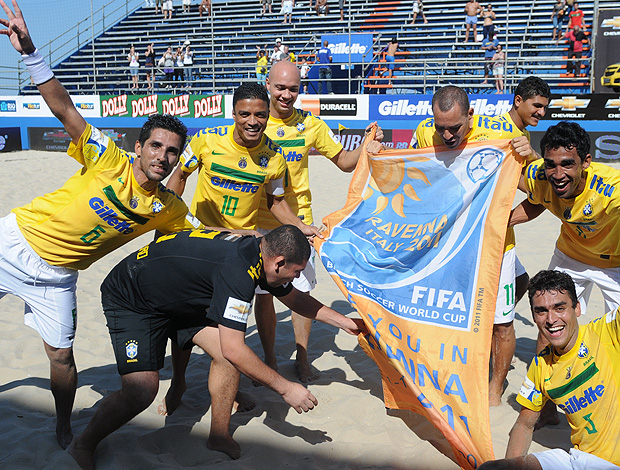 futebol de areia brasil colômbia (Foto: Diego Mendes / CBBS)