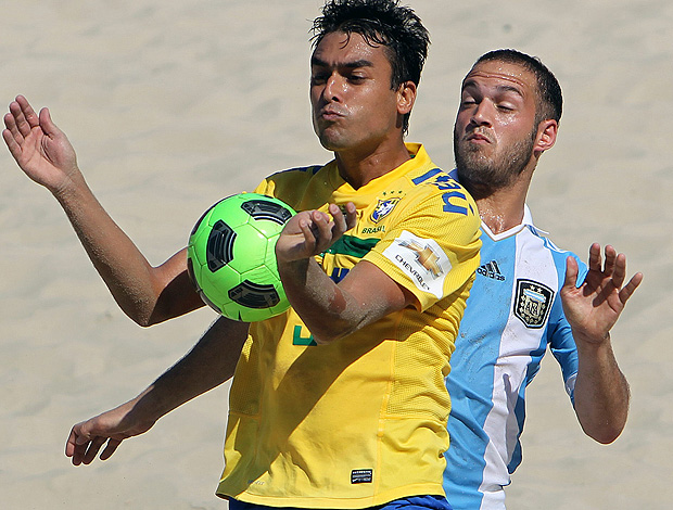 futebol de areia bruno malias brasil argentina (Foto: Agência EFE)