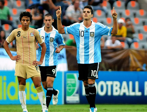 Erik Lamela comemora gol da Argentina contra o Egito no sub-20 (Foto: AP)