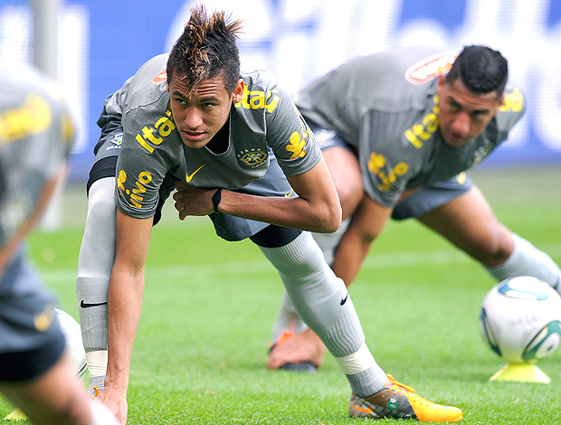 Neymar no treino da Seleção  (Foto: AP)