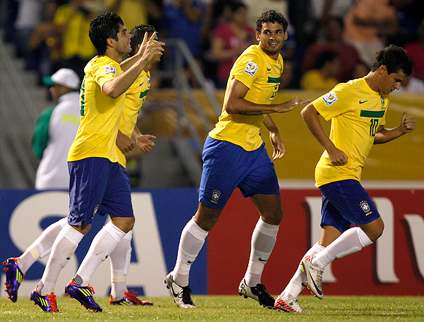 Henrique gol Brasil sub-20 (Foto: AP)