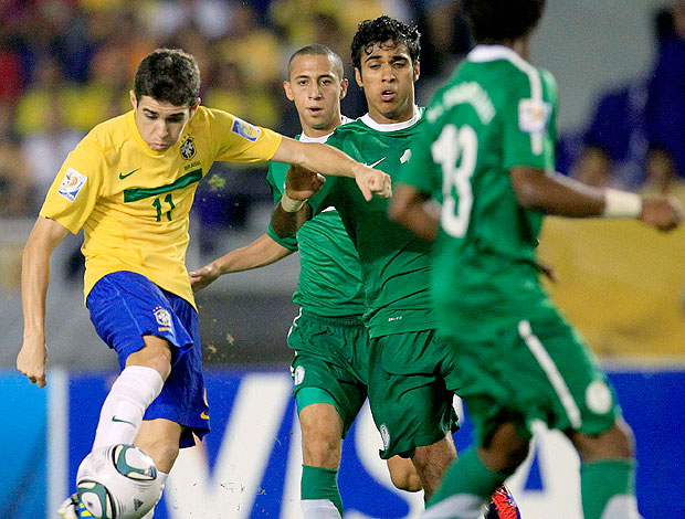 Oscar  no jogo do Brasil contra a Arábia Saudita no sub-20 (Foto: Reuters)