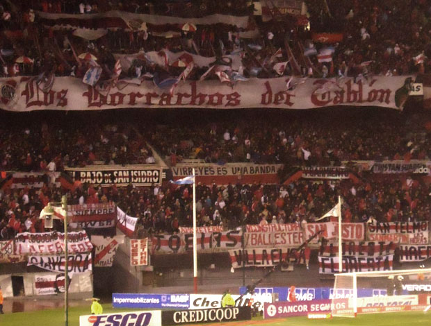 Torcida Organizada "Penetra" do River Plate (Foto: Marcos Felipe/Globoesporte.com)