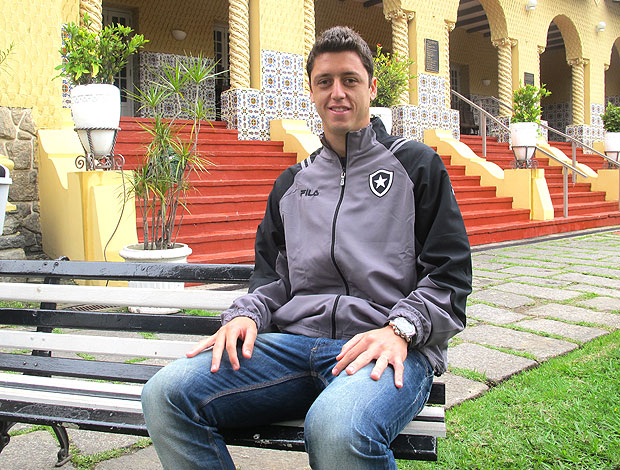 Felipe Menezes durante entrevista do Botafogo (Foto: Fábio Leme / Globoesporte.com)