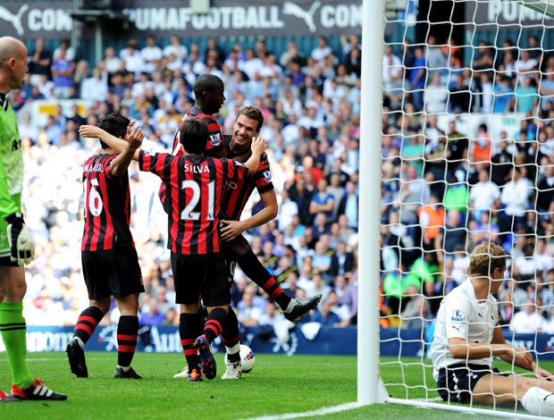Manchester City comemora gol sobre o Tottenham (Foto: Getty Images)