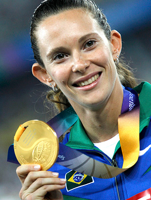 Fabiana murer campeã mundial daegu salto com vara medalha (Foto: Agência AP)