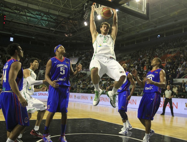 basquete Tiago Splitter Brasil x República Dominica  (Foto: AP )