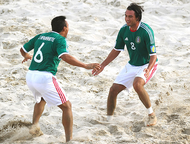 México comemora na Copa do Mundo de futebol de areia (Foto: Divulgação / FIFA.com)