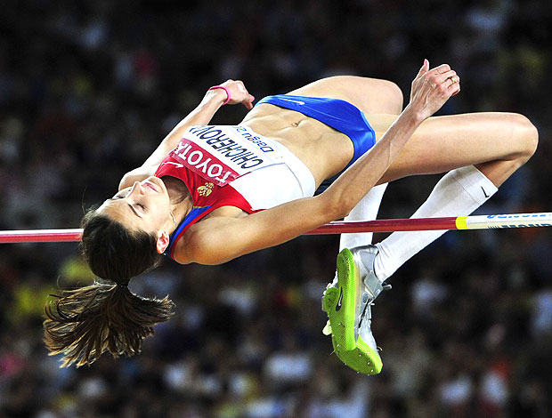 Anna Chicherova ganha a medalha de ouro na prova do salto em altura (Foto: EFE)