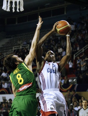 basquete Benite Brasil x Cuba (Foto: AFP)