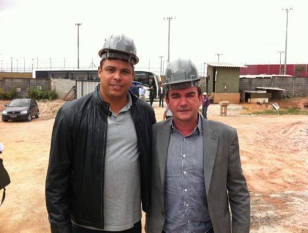 Ronaldo e Andrés Sanches nas obras de Itaquera (Foto: Reprodução/Twitter)