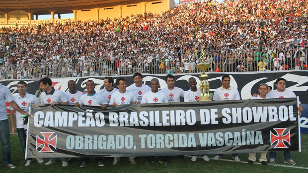 Time do Vasco, campeão brasileiro de showbol, é homenageado em São Januário (Foto: Divulgação)