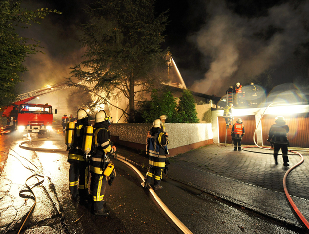 Incêndio na casa do jogador Breno do Bayer de Munique (Foto: EFE)