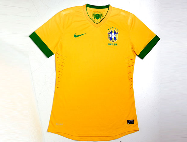 nova camisa da Seleção Brasileira (Foto:  Mônica Imbuzeiro / Ag. O Globo)