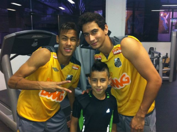 Neymar posta foto no Twitter ao lado de Ganso e do filho do goleiro Aranha (Foto: Reprodução / Twitter)