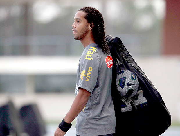 Ronaldinho no treino da Seleção (Foto: Mowa Press)
