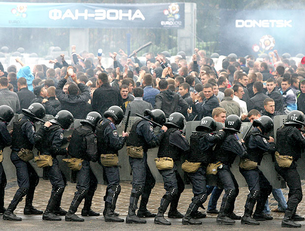 teste de segurança na Ucrânia para a Euro 2012 (Foto: AFP)