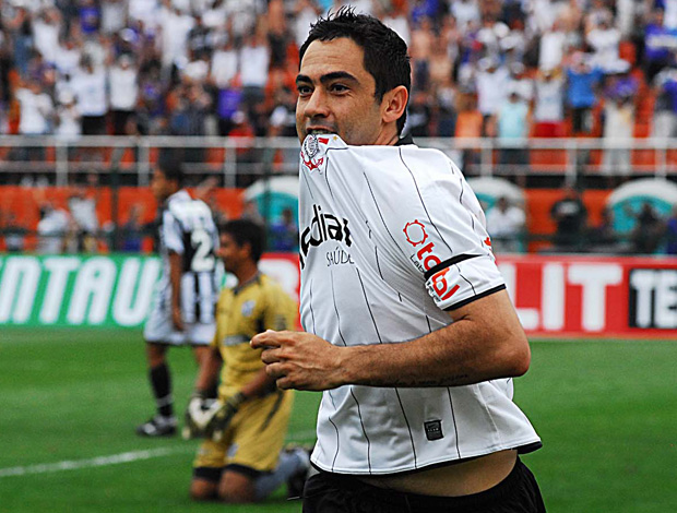 Corinthians Campeão da Serie B - Chicão (Foto: Marcos Ribolli/Globoesporte.com)