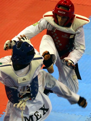 . Márcio Wenceslau semifinal taekwondo Jogos Pan-Americanos (Foto: Luiz Pires/VIPCOMM)