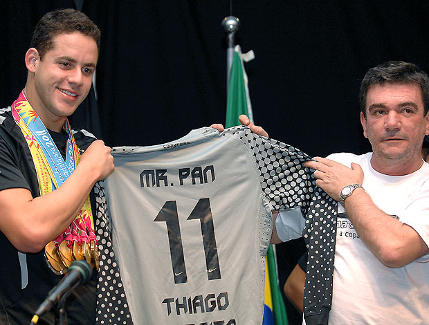 Thiago Pereira ganha camisa Mr Pan no Corinthians (Foto: Ag. Estado)
