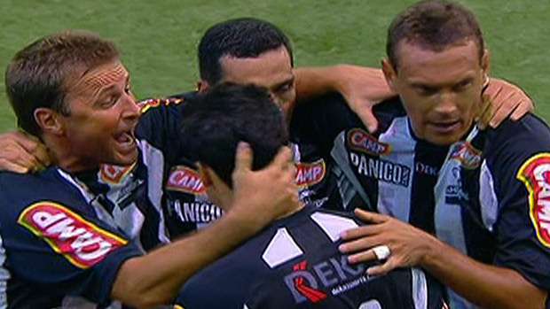 Jogadores do Botafogo comemoram vitória no Torneio Rio-São Paulo de showbol (Foto: Reprodução/SporTV)