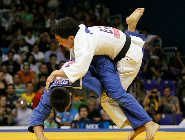 Felipe Kitadai na luta do ouro de judô do Pan (Foto: Reuters)