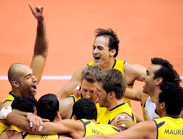 Brasil comemora ouro no vôlei do Pan (Foto: AP)