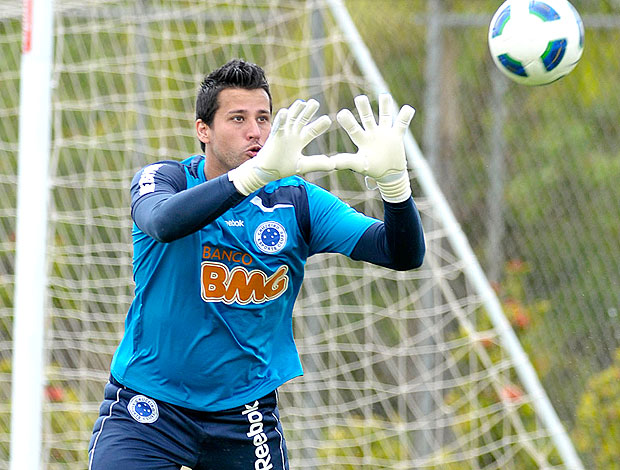 Fabio no treino do Cruzeiro (Foto: Pedro Vilela / VIPCOMM)