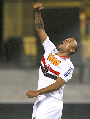 Luis Fabiano comemora gol do São Paulo (Foto: Idário Café / Vipcomm)