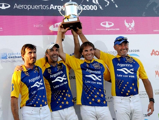 batistuta boca juniors campeão polo (Foto: Divulgação Site Oficial do Boca Juniors)