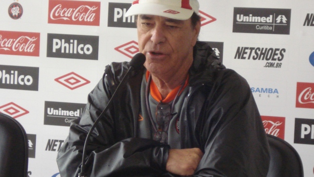 Lopes elogia atuação do Atlético-PR em campo