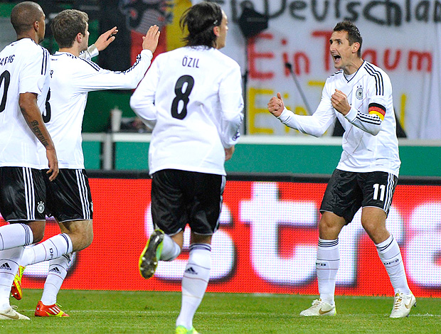 Klose comemorando - Alemanha x Holanda (Foto: Reuters)
