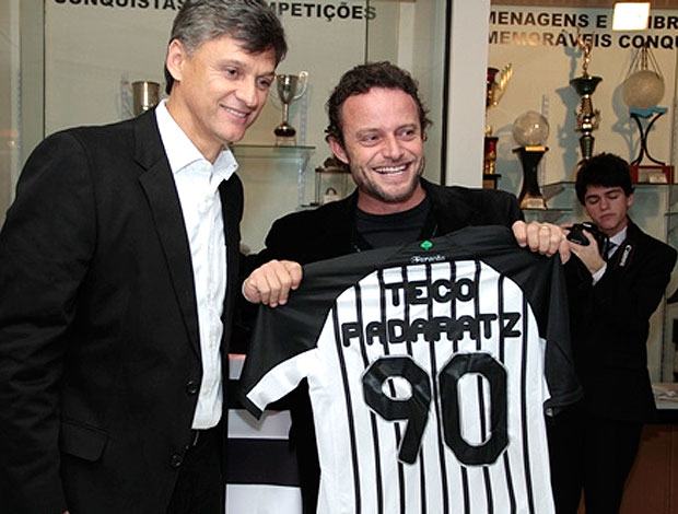 Teco Padaratz com a camisa do Figueirense (Foto: Divulgação / Site Oficial)